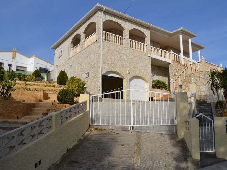 Villa for Sale in La nucia La Nucía, Alicante 2