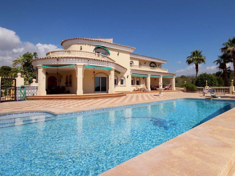 Villa for Sale in Alfaz del Pi Alfaz Del Pi, Alicante 1