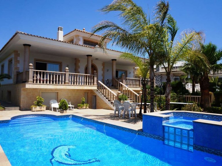Villa for Sale in Alfaz del Pi Alfaz Del Pi, Alicante 1