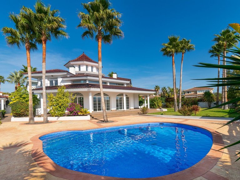 Villa for Sale in Alfaz del Pi Alfaz Del Pi, Alicante 1