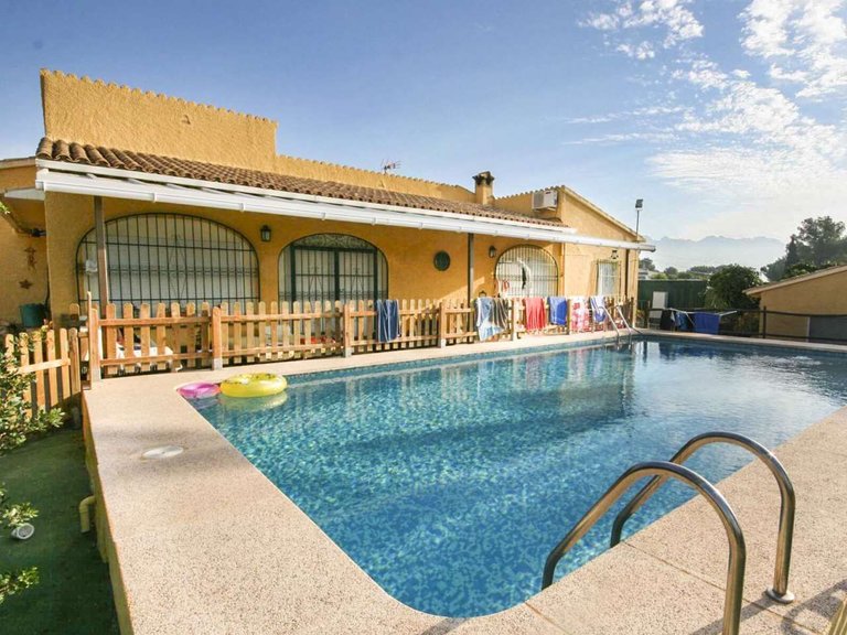 Villa for Sale in La nucia La Nucía, Alicante 1