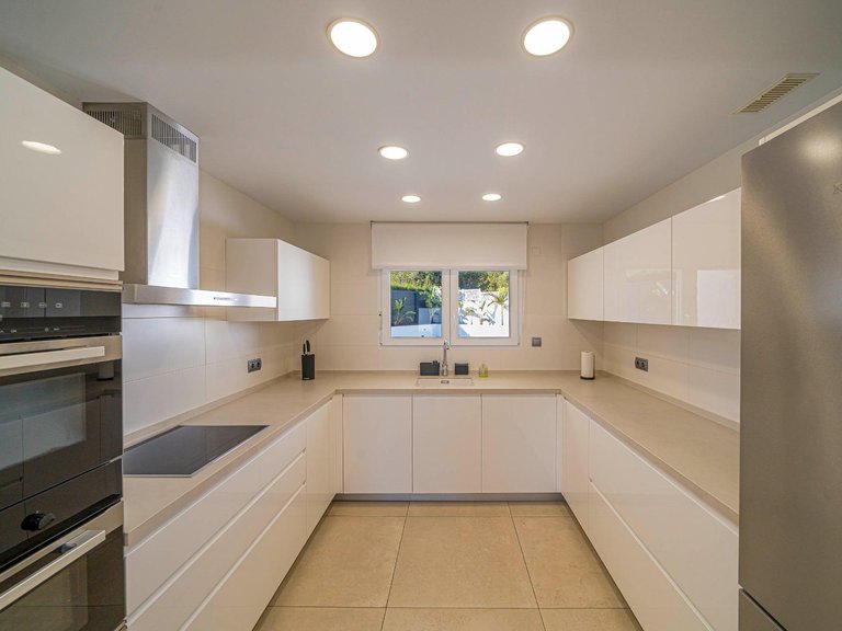 Villa for Sale in Albir Alfaz Del Pi, Alicante 19