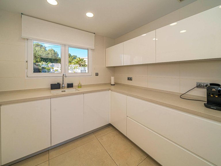 Villa for Sale in Albir Alfaz Del Pi, Alicante 28