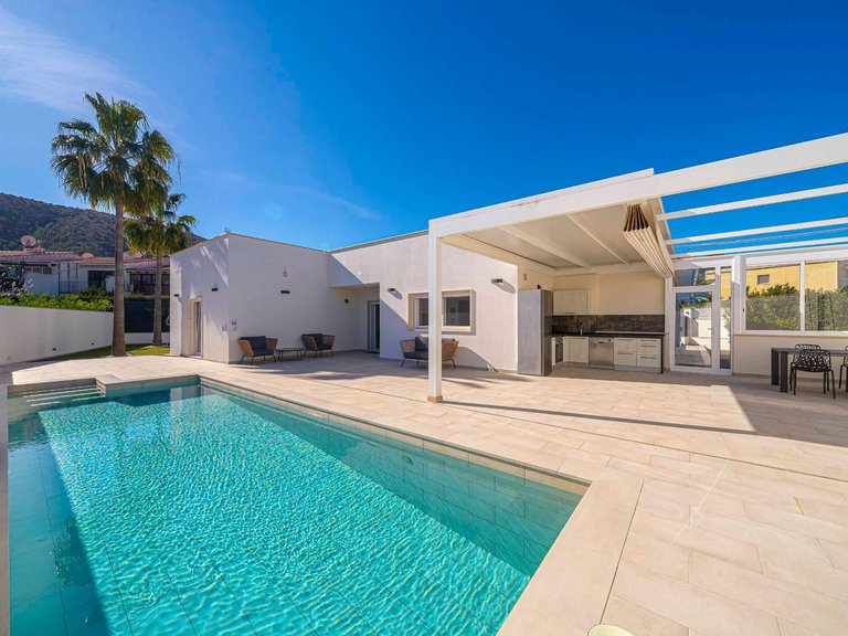 Villa for Sale in Albir Alfaz Del Pi, Alicante 3