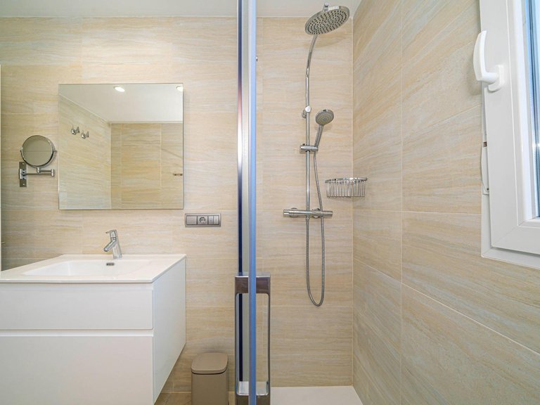 Villa for Sale in Albir Alfaz Del Pi, Alicante 34