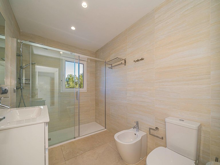 Villa for Sale in Albir Alfaz Del Pi, Alicante 36