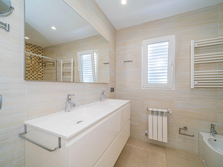 Villa for Sale in Albir Alfaz Del Pi, Alicante 45