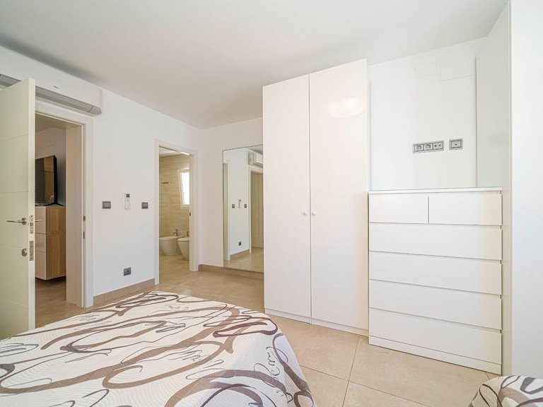 Villa for Sale in Albir Alfaz Del Pi, Alicante 49