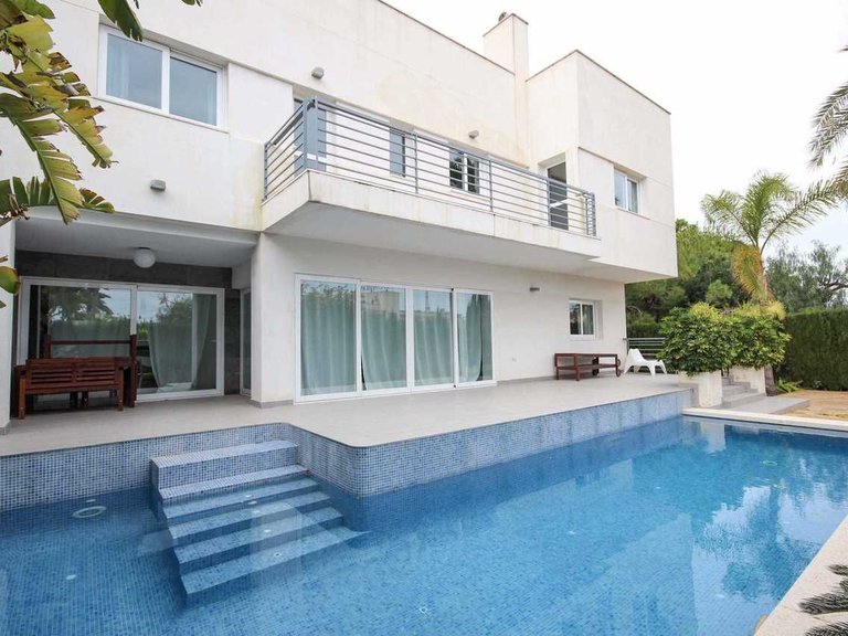 Villa for Sale in Albir Alfaz Del Pi, Alicante 1