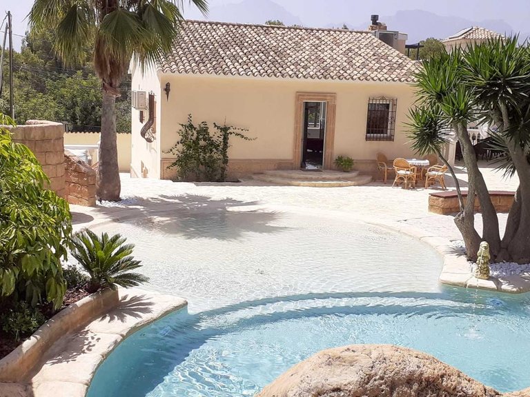 Villa for Sale in Albir Alfaz Del Pi, Alicante 1