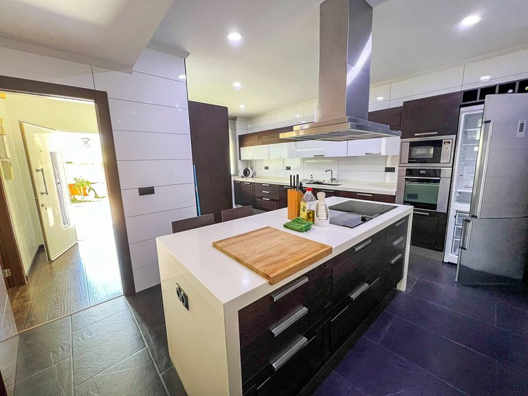 Villa for Sale in Albir Alfaz Del Pi, Alicante 35