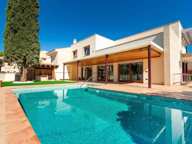 Villa for Sale in Albir Alfaz Del Pi, Alicante 1
