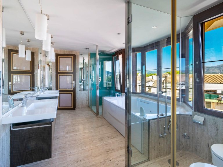 Villa for Sale in Albir Alfaz Del Pi, Alicante 25