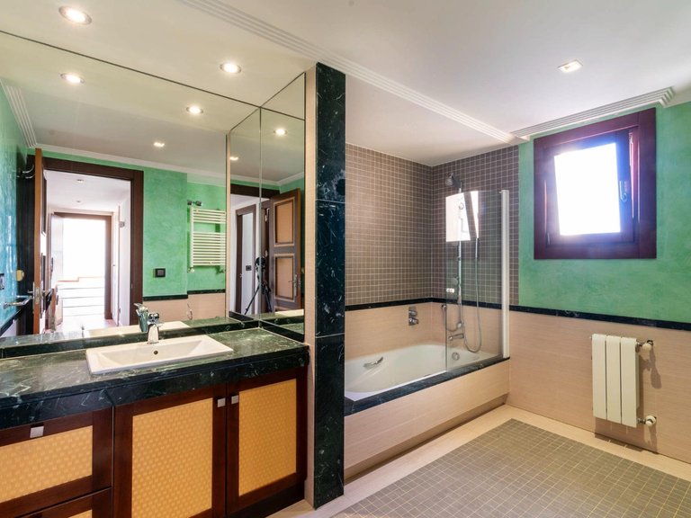 Villa for Sale in Albir Alfaz Del Pi, Alicante 32