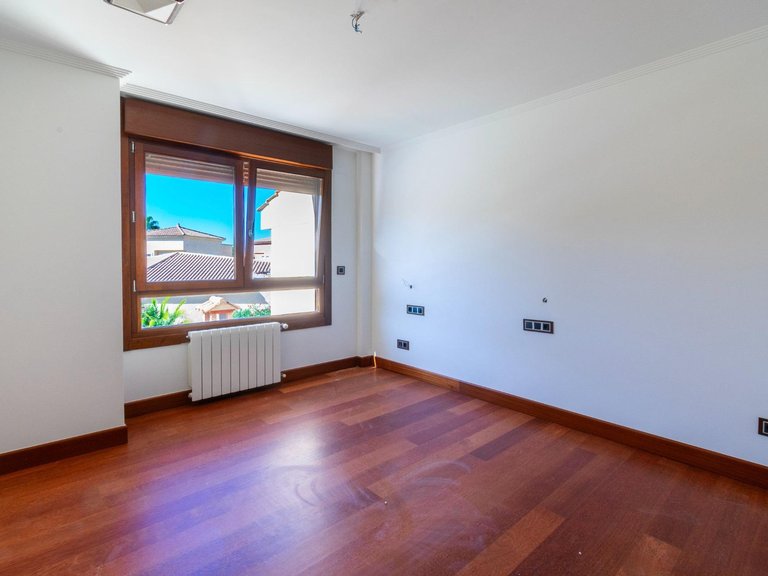 Villa for Sale in Albir Alfaz Del Pi, Alicante 34