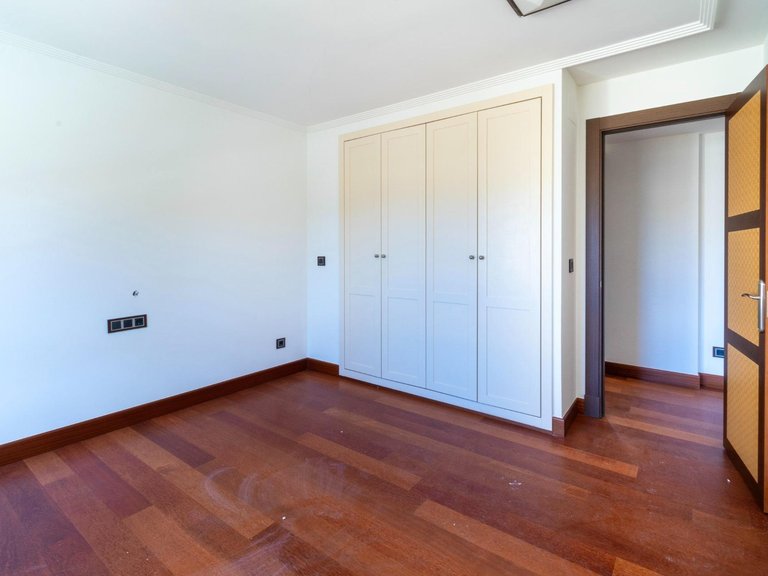 Villa for Sale in Albir Alfaz Del Pi, Alicante 35