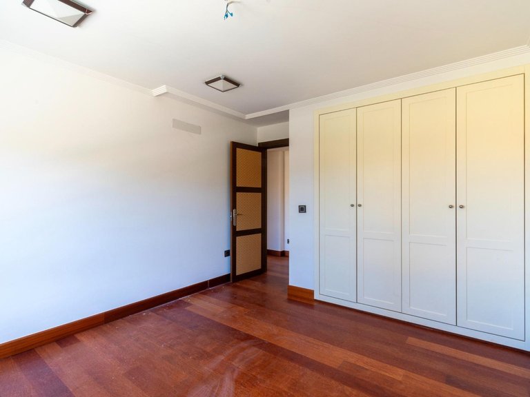 Villa for Sale in Albir Alfaz Del Pi, Alicante 37