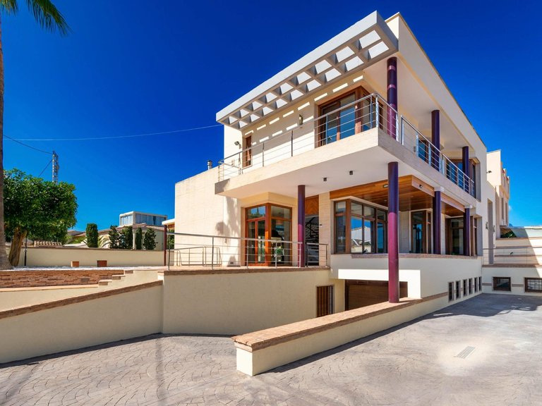 Villa for Sale in Albir Alfaz Del Pi, Alicante 49