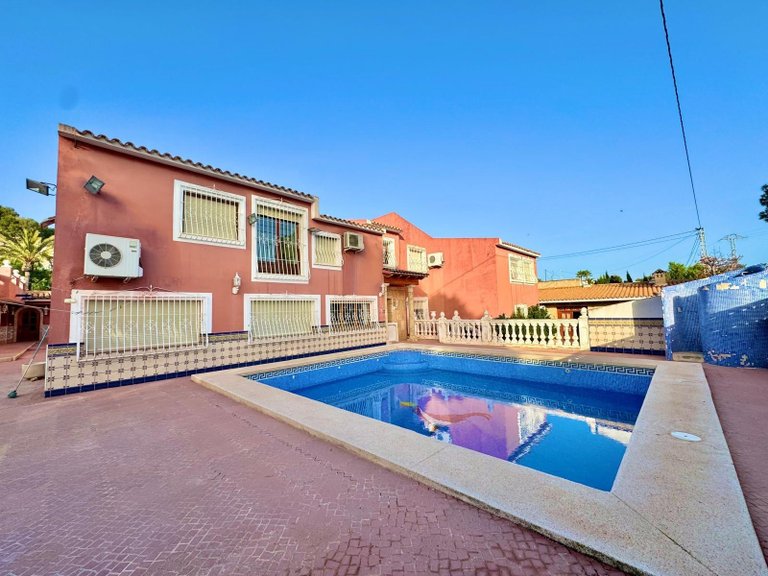 Villa for Sale in Alfaz del Pi Alfaz Del Pi, Alicante 1