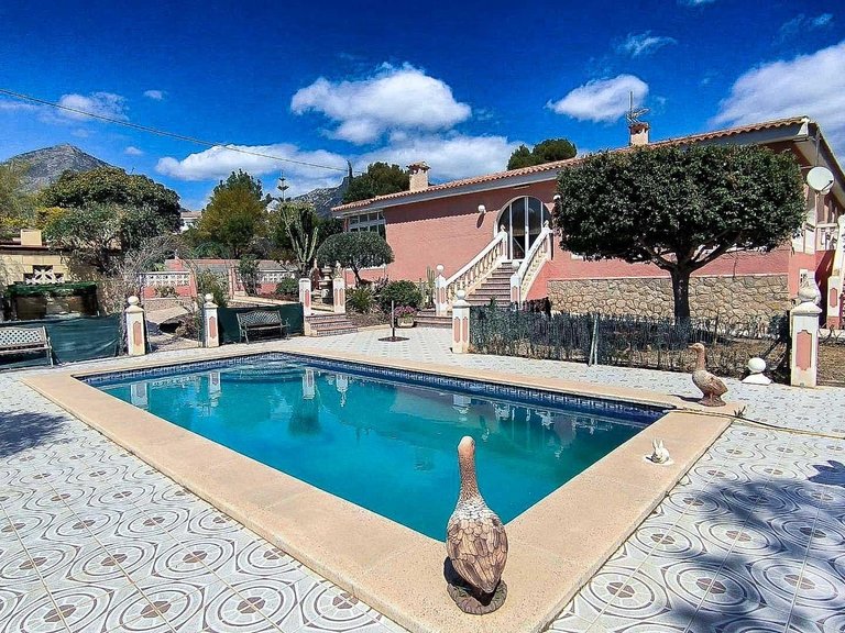 Villa for Sale in La nucia La Nucía, Alicante 1