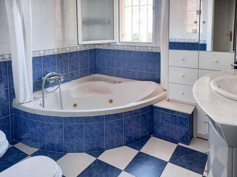 Villa for Sale in Albir Alfaz Del Pi, Alicante 20