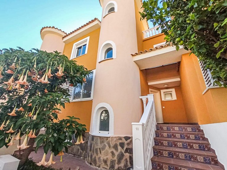 Town House for Sale in La nucia La Nucía, Alicante 1