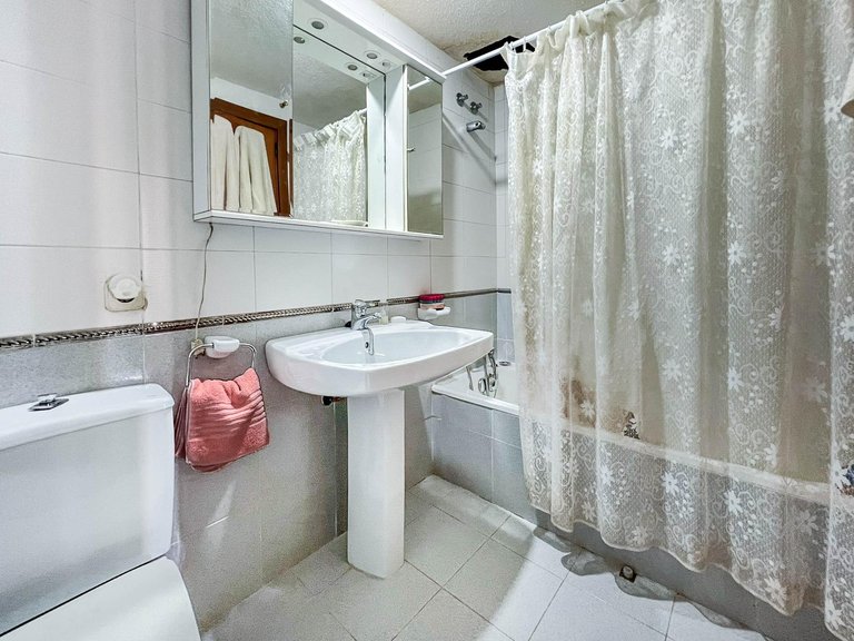 Apartment for Sale in Albir Alfaz Del Pi, Alicante 28