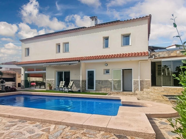 Villa for Sale in Albir Alfaz Del Pi, Alicante 2