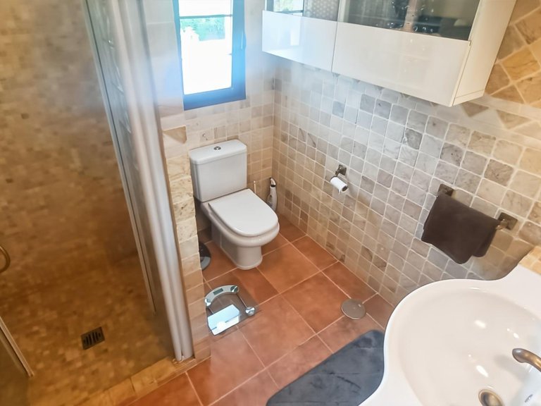 Villa for Sale in Albir Alfaz Del Pi, Alicante 32