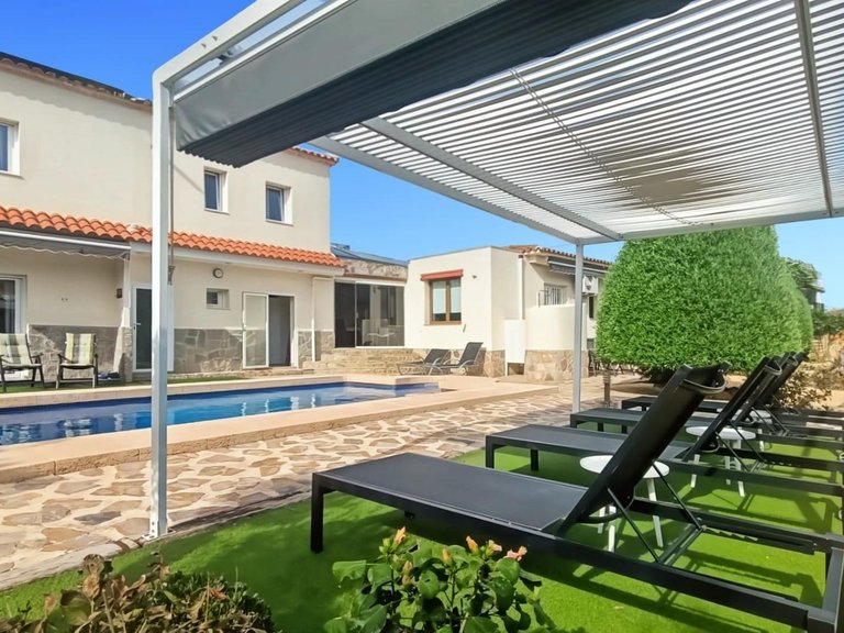 Villa for Sale in Albir Alfaz Del Pi, Alicante 5