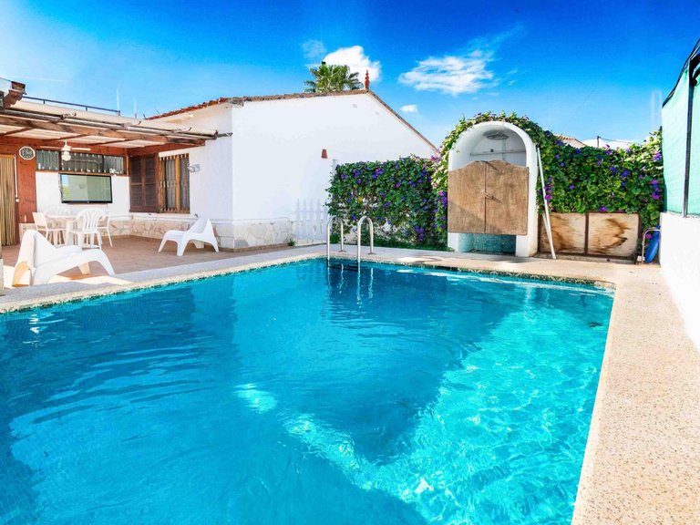 Villa for Sale in Albir Alfaz Del Pi, Alicante 1