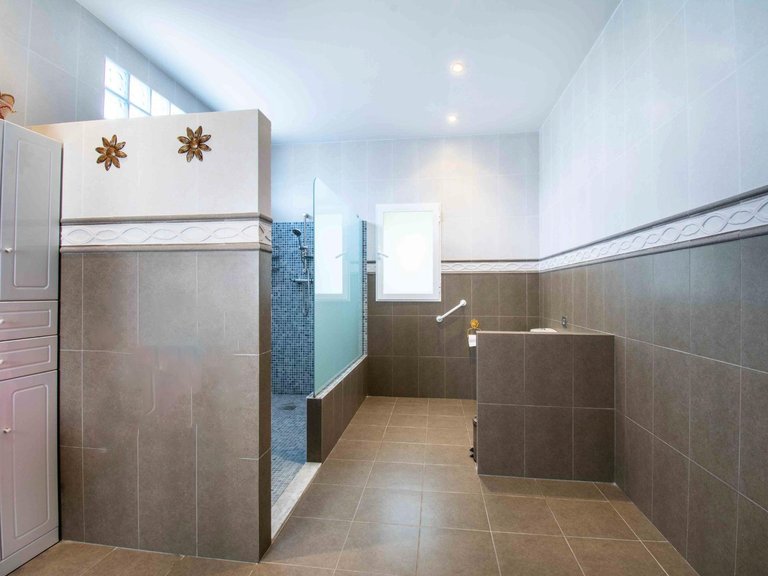 Villa for Sale in Albir Alfaz Del Pi, Alicante 17