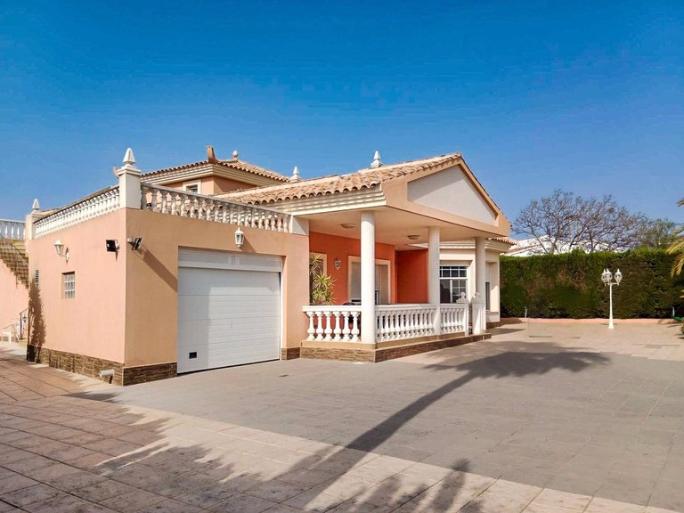 Villa for Sale in Albir Alfaz Del Pi, Alicante 3