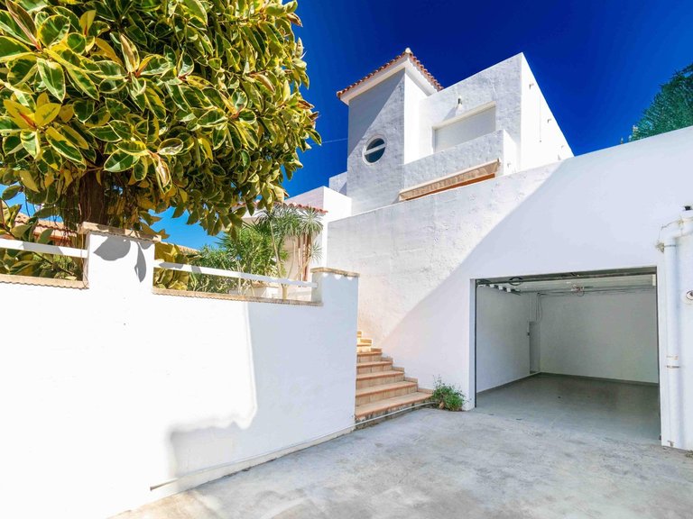 Villa for Sale in Albir Alfaz Del Pi, Alicante 42
