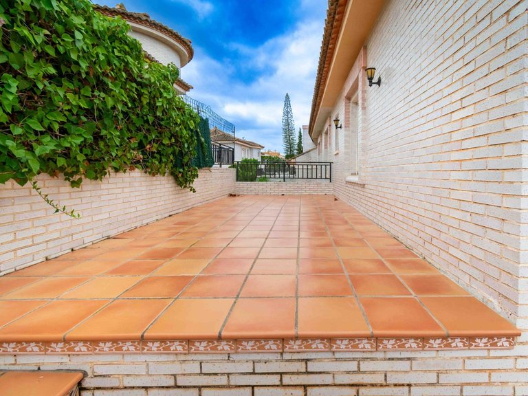 Town House for Sale in Albir Alfaz Del Pi, Alicante 34