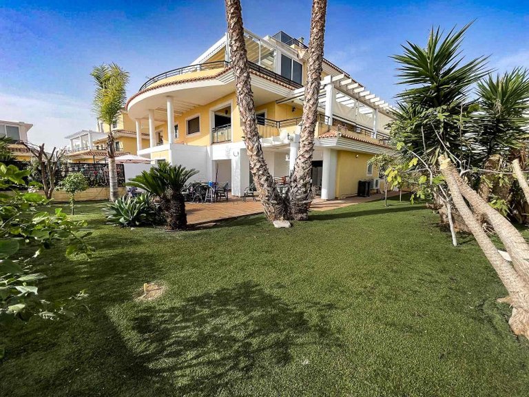 Apartment for Sale in Albir Alfaz Del Pi, Alicante 1