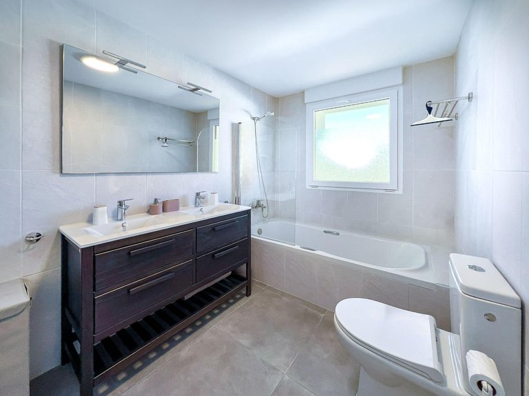 Town House for Sale in Albir Alfaz Del Pi, Alicante 36