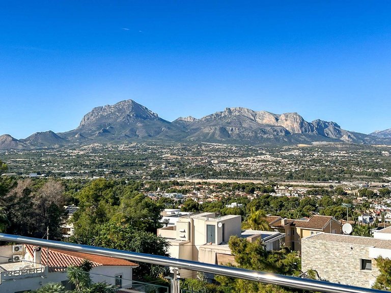Town House for Sale in Albir Alfaz Del Pi, Alicante 43