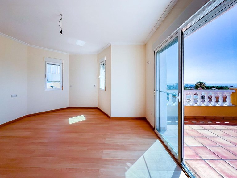 Villa for Sale in Alfaz del Pi Alfaz Del Pi, Alicante 28