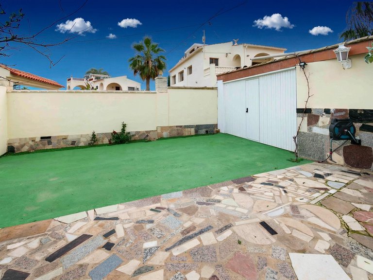 Villa for Sale in Albir Alfaz Del Pi, Alicante 31