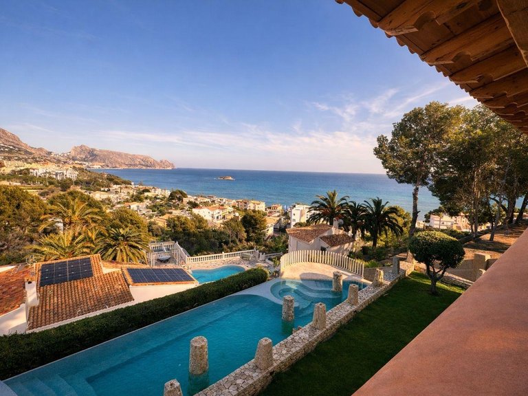 Villa for Sale in Zona lOlla Altea, Alicante 4