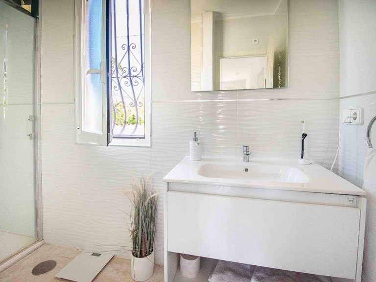 Town House for Sale in Albir Alfaz Del Pi, Alicante 17