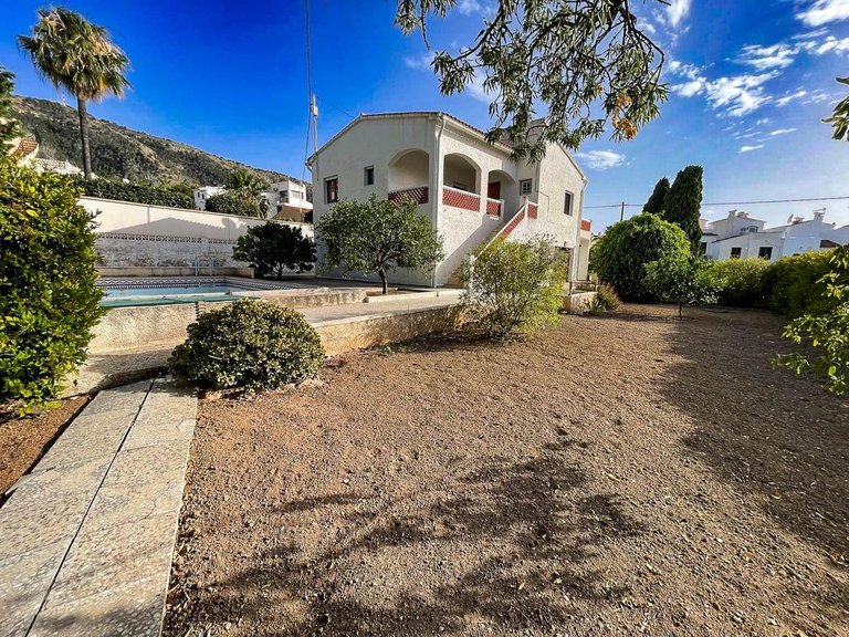 Villa for Sale in Albir Alfaz Del Pi, Alicante 1