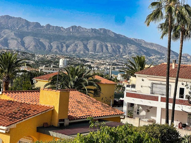 Villa for Sale in Albir Alfaz Del Pi, Alicante 32