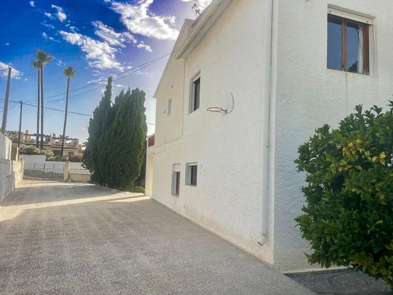 Villa for Sale in Albir Alfaz Del Pi, Alicante 43