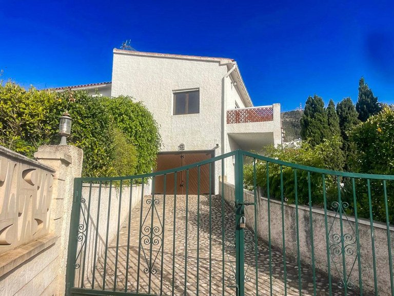 Villa for Sale in Albir Alfaz Del Pi, Alicante 44