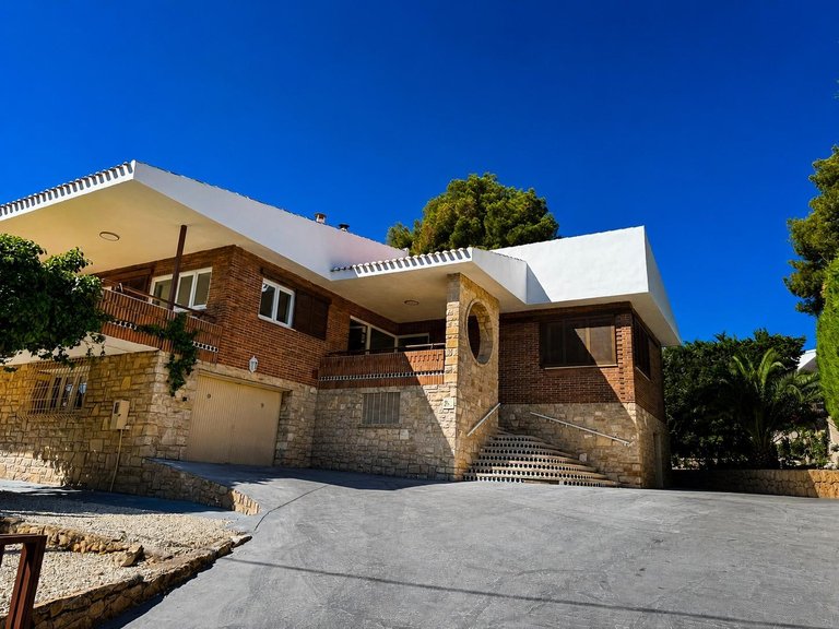 Villa for Sale in Costa Blanca La Nucia, Alicante 1