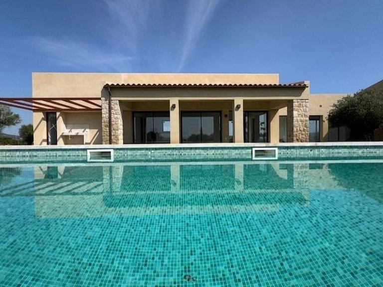 Country House for Sale in Petra, Balearic Islands 1