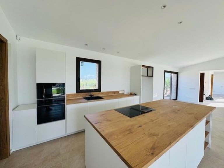 Country House for Sale in Petra, Balearic Islands 3