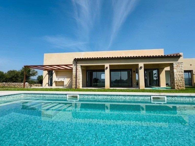 Country House for Sale in Petra, Balearic Islands 35